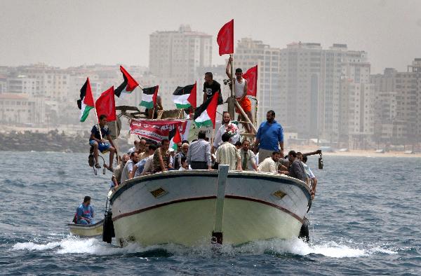 Palestinians attend a protest against the Israeli attack on Gaza Freedom Flotilla on the sea near Gaza, June 3, 2010. [Xinhua]