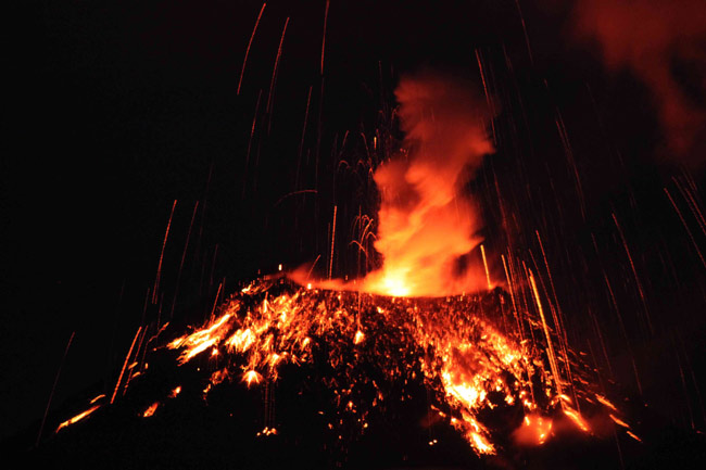 The Tungurahua volcano spews ash and rocks during an eruption in Banos, about 130 km (81 miles) southeast of Quito, June 2, 2010. Tungurahua has been classed as active since 1999 and had a strong eruption in 2008. It is one of eight active volcanoes in the country.[Xinhua]