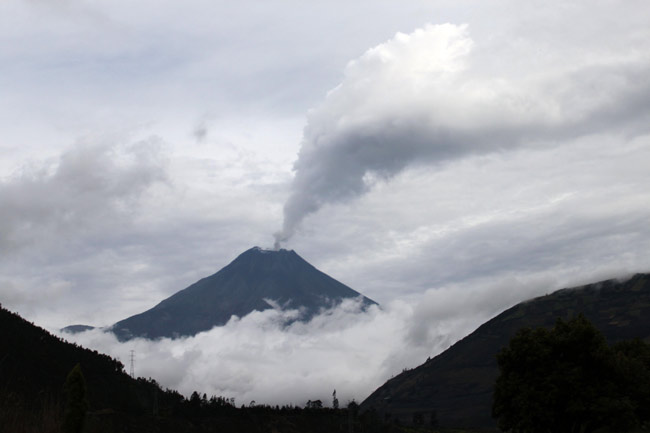 The Tungurahua volcano spews ash and rocks during an eruption in Banos, about 130 km (81 miles) southeast of Quito, June 2, 2010. Tungurahua has been classed as active since 1999 and had a strong eruption in 2008. It is one of eight active volcanoes in the country.[Xinhua]