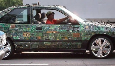 Car covered with circuit boards. [CRI Online]