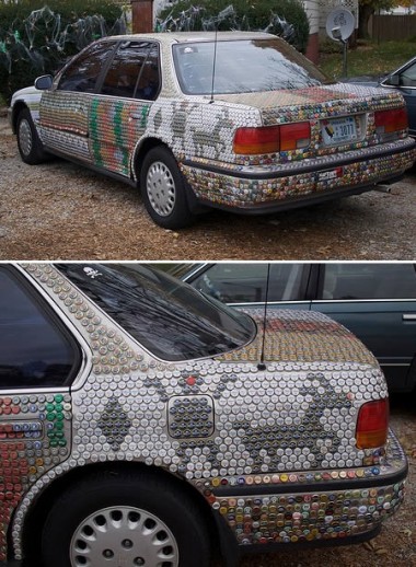 Car covered with bottle caps. [CRI Online]