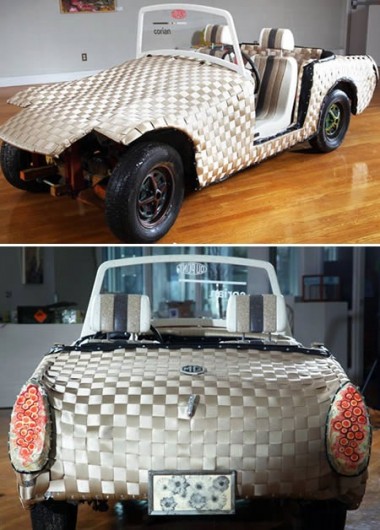 Car covered with 457 meters of seat belts. [CRI Online]