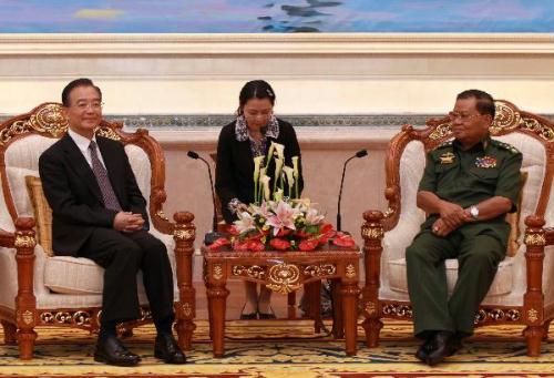 Chinese Premier Wen Jiabao (L) meets with Myanmar's Senior General Than Shwe (R), chairman of the State Peace and Development Council, in Naypyitaw, capital of Myanmar, on June 3, 2010. 