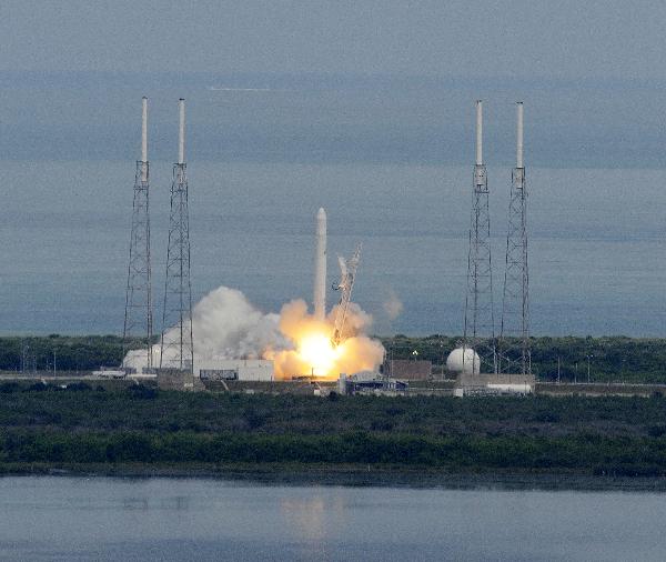The SpaceX Falcon 9 rocket lifts off from launch complex 40 at the Cape Canaveral Air Force Station in Cape Canaveral, Florida June 4, 2010. [Xinhua]