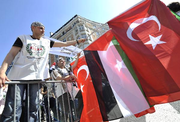 Pro-Palestinian protesters attend a demonstration rally in support of the Palestinians in Gaza and protesting against Israel&apos;s deadly attack on the aid flotilla bound for Gaza, in Brussels, capital of Belgium, June 4, 2010. [Wu Wei/Xinhua]