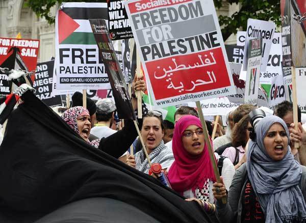 Muslim women shout slogans during the anti-Israel demonstration in central London, Britain, June 5, 2010. (Xinhua/Zeng Yi)