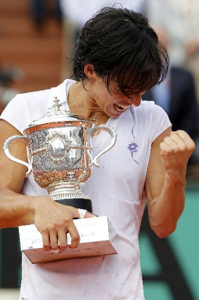 Francesca Schiavone of Italy poses with her trophy after winning the women's final against Samantha Stosur of Australia during their women's final at the French Open tennis tournament at Roland Garros in Paris June 5, 2010. [Xinhua]