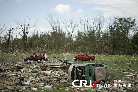 Photo shows the aftermath of tornados that battered the mid-west state, June 6, 2010. From about 11 p.m. on June 5 local time, at least five hurricanes, along with storms, attacked Ohio. At least seven people were killed. The hurricanes also destroyed many office and residential buildings, as well as schools. [cri.cn]