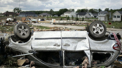 Tornado batters midwest U.S., at least 7 killed