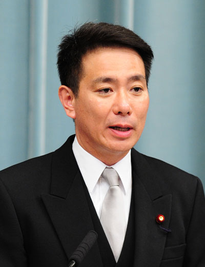  Seiji Maehara (C), Japanese Land, Infrastructure, Transport and Tourism Minister, meets the press at the official residence of new Prime Minister Naoto Kan in Tokyo, capital of Japan, June 8, 2010. [Xinhua]