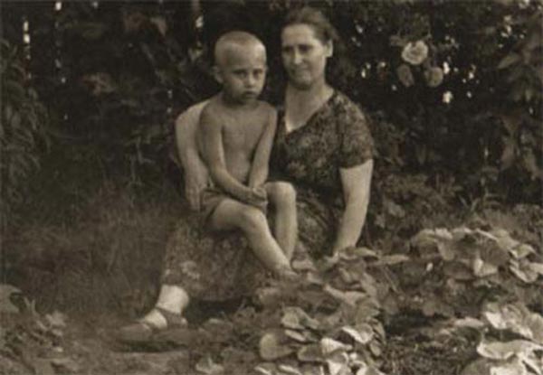 Russian Prime Minister Vladimir Putin and his mother. [File Photo]