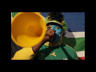 A supporter of South Africa blows his vuvuzela during a training session of Germany's national soccer team in Pretoria June 7, 2010. [China Daily/Agencies]