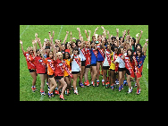 Soccer babes from 32 countries playing this year's World Cup games pose for a family photo in Germany, May 3, 2010.[Sports.sohu.com]