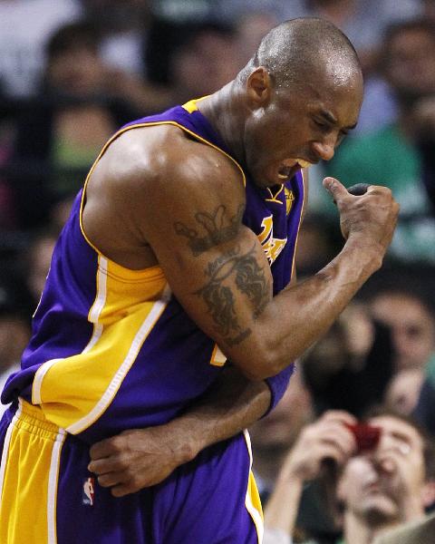 Los Angeles Lakers guard Kobe Bryant celebrates after scoring against the Boston Celtics during Game 3 of the 2010 NBA Finals basketball series in Boston, Massachusetts, June 8, 2010.(Xinhua/Reuters Photo) 