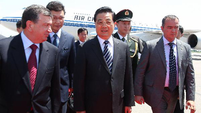 Hu arrives in Tashkent for visit, SCO summit