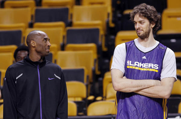 Los Angeles Lakers' Kobe Bryant (L) and Pau Gasol (R) share a laugh during a team practice at the 2010 NBA Finals basketball series in Boston, Massachusetts, June 9, 2010. The 2010 NBA Finals resumes June 10 when the Lakers and Boston Celtics meet in Game 4 in Boston. (Xinhua/Reuters Photo)