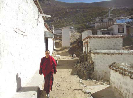 With a history of more than 900 years, Qiongse Monastery is now home to more than 200 nuns.