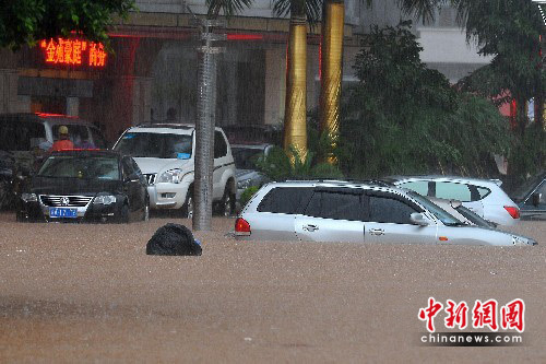 Cars are seen trapped in a waterlogging street in Wuzhou, Guangxi Zhuang Autonomous Region of south China. Heavy rainstorm hit Wuzhou on June 9, 2010, causing severe waterlogging in the area. [Chinanews.com.cn]