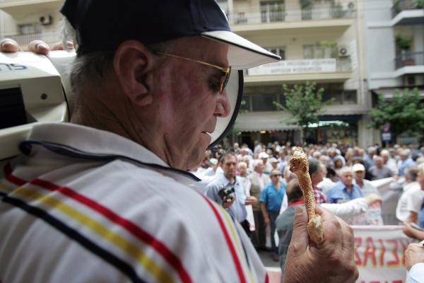 Greek pensioners attend a protest in front of the Health Ministry in Athens, capital of Greece, on June 9, 2010. (Xinhua/Marios Lolos)
