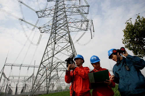 State Grid employees check equipment in Huaibei, Anhui province. Realizing the market potential of China’s smart grid sector, the State Grid hopes to get a foothold in the business by acquiring electrical-equipment makers.