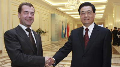 Hu, Medvedev discuss deeper cooperation