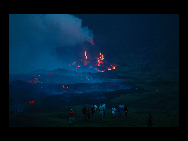 The Pacaya volcano in Guatemala spews lava and rocks. [CRI]