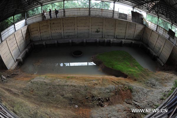 Photo taken on June 8, 2010 shows the Dalang wharf built in ancient China&apos;s Han Dynasty (206 BC-220 AD) and excavated at Caoxie Village in Lianzhou Town of Hepu County, southwest China&apos;s Guangxi Zhuang Autonomous Region. [Xinhua]