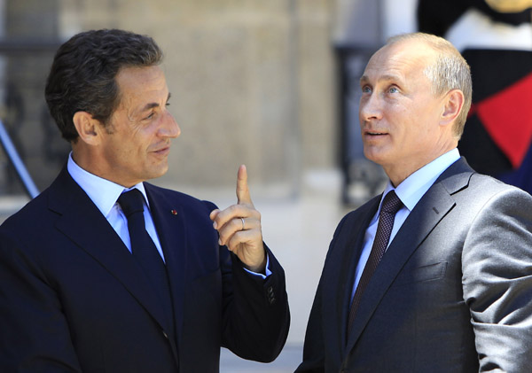 French President Nicolas Sarkozy (L) talks with Russian Prime Minister Vladimir Putin in Paris, capital of France, June 11, 2010. Putin arrived in France for an official visit on June 10. [Zhang Yuwei/Xinhua]