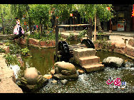 Huanglongxi Ancient Town is a popular tourist destination located near Chengdu, Sichuan Province, China. The town was founded about 1,700 years ago. The buildings here, in the style of the Qing Dynasty, are well preserved. Among the town's numerous temples, the most well known ones are the Zhenjiang Temple, Chaoyin Temple and Gulong Temple. [Photo by Zhang Jinshuang]