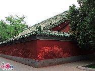 Ditan Park is located on Andingmenwai Street, in the Dongcheng District of Beijing. The temple was built in 1530 during the Ming Dynasty (1368-1644). This sacred place was used by the emperors of the Ming and Qing Dynasties to worship the God of the Earth. [Photo by Xiaobo]