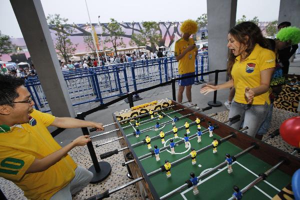 Soccer fans play with mini soccer to celebrate the opening of the 2010 FIFA World Cup in South Africa, at the South Africa Pavilion in Shanghai, east China, June 11, 2010. (Xinhua/Shen Bohan)