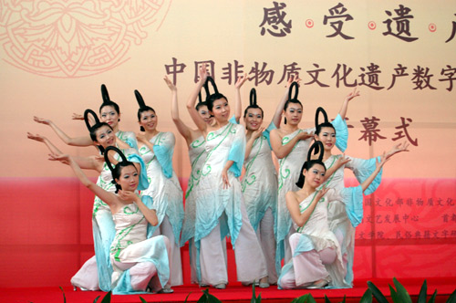 Performers in the Capital Museum arts troupe display a traditional Shandong folk dance entitled 'Fisherman's Serenade,' accompanied by a Gu Zheng, at the opening of the fifth annual Chinese Cultural Heritage Day exhibition. [Courtney Price/China.org.cn]