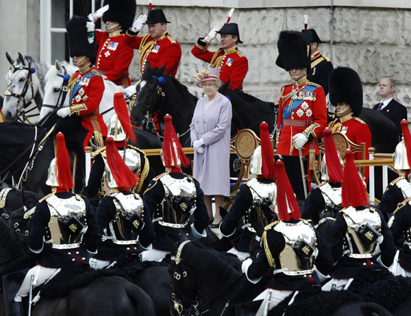 Britain&apos;s Queen Elizabeth (C) and Prince Philip (3rd R) attend the Trooping the Colour Ceremony in London June 12, 2010. [Xinhua/Reuters]