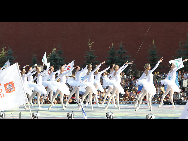 Dancers perform ballet during a celebration to mark the Russia's Day on the Red Square in Moscow, capital of Russia, June 12, 2010. The holiday, originally known as the Independence Day, is held to commemorate the Russian parliament's declaration of sovereignty from the Soviet Union on June 12, 1990. [Xinhua]