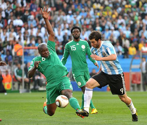 during a group B first round match at the 2010 FIFA World Cup on June 12, 2010. [Xinhua]