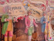 Puppet figures in the Dutch Pavilion, characteristic of Holland cartoon. [Photo by Pierre Chen]