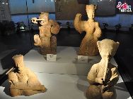Pottery figures exhibited in Pavilion of City Footprint. The pavilion exhibits the footprints of the evolvement of major cities in the world. [Photo by Pierre Chen]