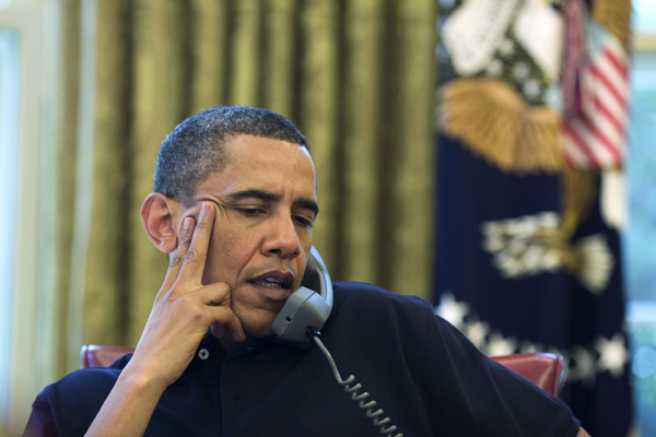 U.S. President Barack Obama talks on the phone with Britain's Prime Minister David Cameron in the Oval Office of the White House in Washington, DC June 12, 2010. [Xinhua/Reuters]