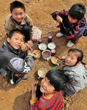 Young students eat lunch in Ganhai village of Xuanwu city, in southwest China's Yunnan province, on March 24, 2010.[Xinhua]