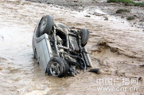 A record winter snowfall is causing severe flooding and great losses in Fuhai County of the Xinjiang Uygur Autonomous Region. 