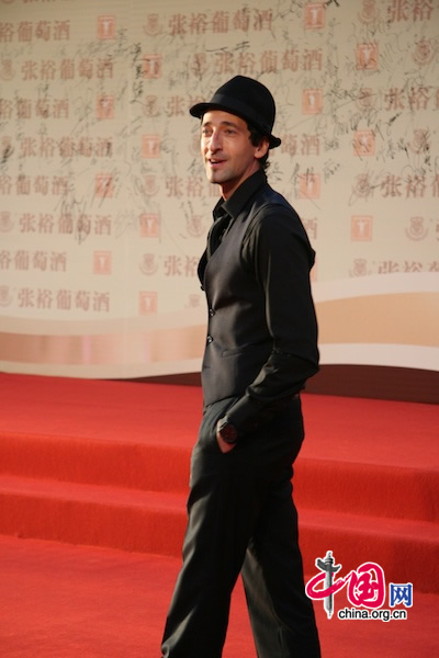 Hollywood actor Adrien Brody poses on the red carpet at the opening ceremony of the 13th Shanghai International Film Festival on June 12, 2010.