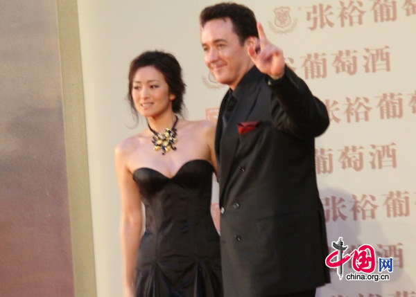Actress Gong Li (left) and actor John Cusack pose on the red carpet at the opening ceremony of the 13th Shanghai International Film Festival on June 12, 2010.