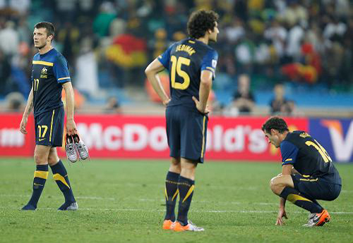 Players of Asutralia react after losing to Germany in the 2010 World Cup Group D match at the Moses Mabhida Stadium on Sunday. [Xinhua]