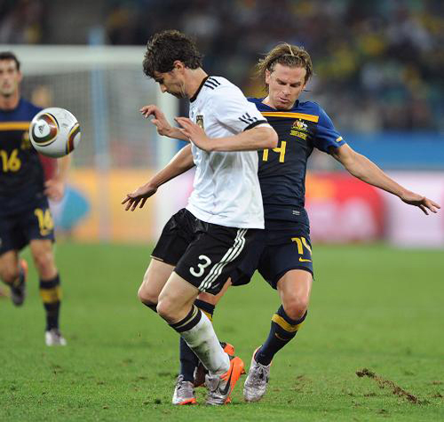 Arne Friedrich of Germany (left) and Brett Holman of Australia (right) vie for the ball during the 2010 World Cup Group D match at the Moses Mabhida Stadium on Sunday. [Xinhua]