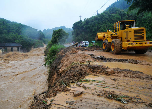 Rescue vehicles rush to the scene. [Xinhua]