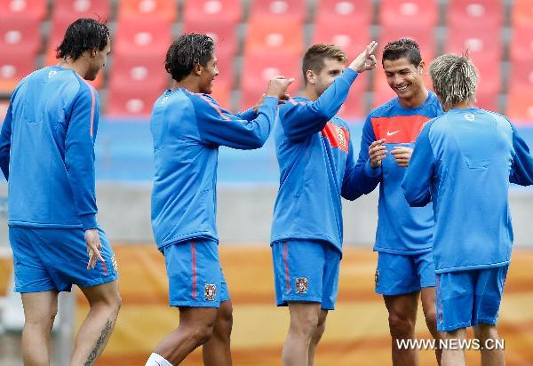 Portugal's national soccer team player Cristiano Ronaldo (2nd R) jokes with teammates during a training session at Nelson Mandela Bay Stadium in Port Elizabeth, South Africa, June 14, 2010.