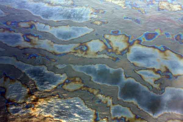 Oil from the Deepwater Horizon wellhead makes patterns on the water in the Gulf of Mexico off the coast of Louisiana June 13, 2010. President Barack Obama and top BP executives are set for a showdown over the Gulf of Mexico oil spill this week, as the likely damages bill piles more pressure on the oil giant's shares. Photo taken June 13, 2010.