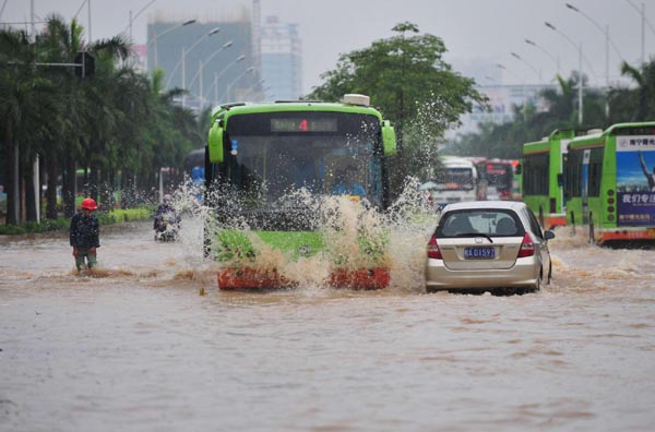 Vehicles move through the flooded streets of Nanning, capital of Southwest China's Guangxi Zhuang autonomous region, June 15, 2010. A fresh spell of heavy rains has pounded Guangxi since June 14, triggering floods in some regions of Guangxi.[Xinhua]