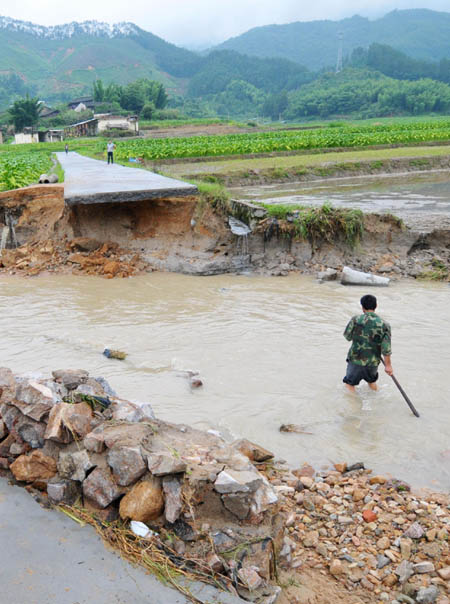 A bridge is seen destroyed by the flood in Nanping, Fujian Province, June 15, 2010.[Photo/Xinhua]