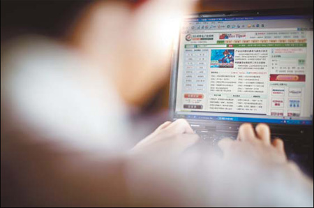 A worker at 315ts.net reviews posts on the consumer rights protection website. [China Daily]